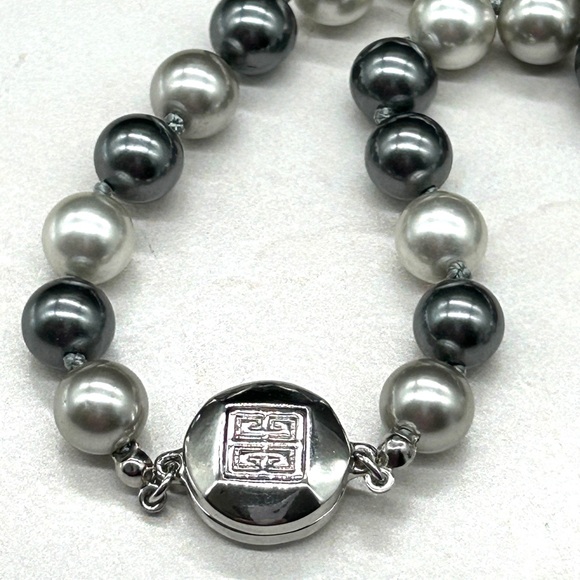 Givenchy Large Gray White Faux Pearl Necklace 16" Gorgeous! - Picture 6 of 9